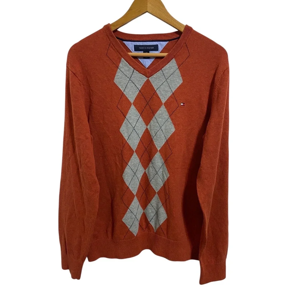 Tommy Hilfiger color features base